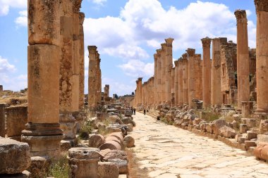 Ürdün 'deki Jerash - Mayıs 07 2024: Ürdün' ün Jerash kentindeki Roma kalıntıları, Arkeoloji Müzesi - Cardo Maximus