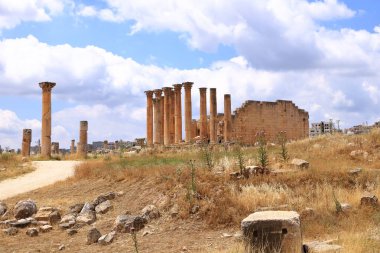 Ürdün 'deki Jerash - Mayıs 07 2024: Ürdün' ün Jerash kentindeki Roma kalıntıları, Arkeoloji Müzesi - Artemis Tapınağı