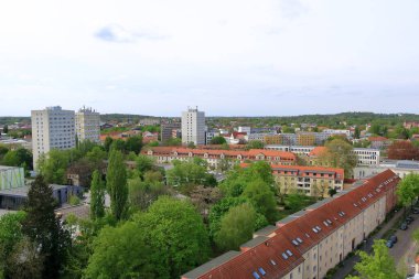Potsdam, Brandenburg, Almanya - 13 Nisan 2024: Şehir ve batıdaki çevre