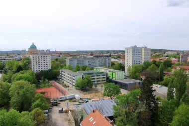 Potsdam, Brandenburg, Almanya - 13 Nisan 2024: Şehir ve güneydeki çevre