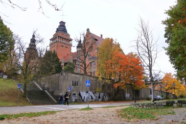 28 Ekim 2023 - Stettin, Szczecin, Polonya: Sonbaharda Haken Terasları 'nda İl İnşaat Denetleme Müfettişliği (Waly Chrobrego)