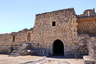 Orta doğu Ürdün 'deki Qasr Azraq Kalesi' nin kalıntıları, Amman 'ın 100 km doğusunda.