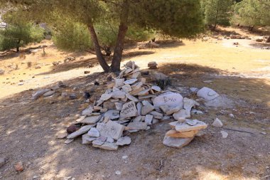 Dana Biyosfer Doğa Rezervi Ulusal Parkı 'ndaki tipik manzara ve kaya formları, Ürdün