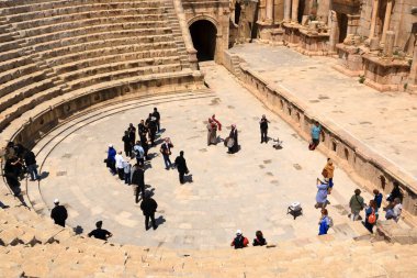 Ürdün 'deki Jerash - 07 Mayıs 2024: Ürdün' ün Jerash kentindeki Roma kalıntıları, Arkeoloji Müzesi - bölge sakinleri ve turistleri ziyaret etti