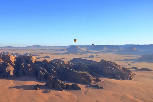 stock image Wadi Rum in Jordan - May 16 2024: Hot air balloon above the mountains at sunrise in the famous Wadi Rum desert, Jordan