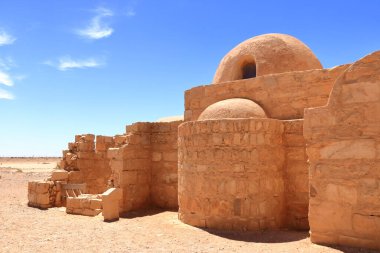 Amman, Ürdün yakınlarındaki Amra Çöl Kalesi 'nin (Qasr Amra) dışı.