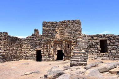 Orta doğu Ürdün 'deki Qasr Azraq Kalesi' nin kalıntıları, Amman 'ın 100 km doğusunda.