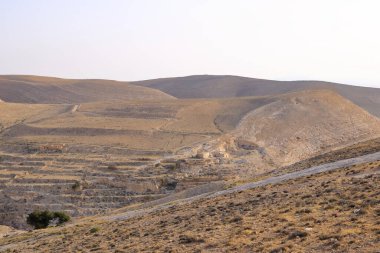 Ürdün 'deki Montreal ve Shobak Şatosu' nun yıkıntıları yakınındaki doğada panoramik bir manzara.