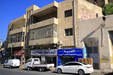 Ürdün 'deki Amman - Mayıs 07 2024: Şehrin banliyölerinde koşuşturma ve koşuşturma