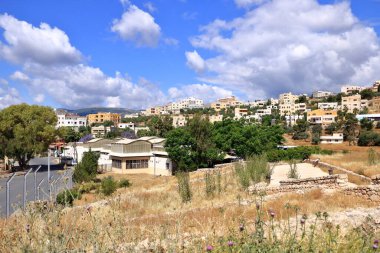 Ürdün 'deki Jerash - Mayıs 07 2024: Arkeoloji Müzesinden modern şehre bakış