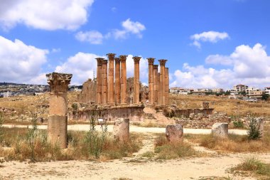Ürdün 'deki Jerash - Mayıs 07 2024: Ürdün' ün Jerash kentindeki Roma kalıntıları, Arkeoloji Müzesi - Artemis Tapınağı