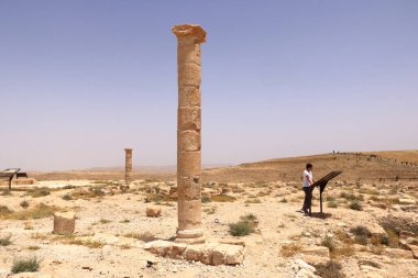 Ürdün 'deki Machaerus - 11 Mayıs 2024: İnsanlar takviyeli tepe sarayının (Herod Kalesi) tadını çıkarıyorlar.)