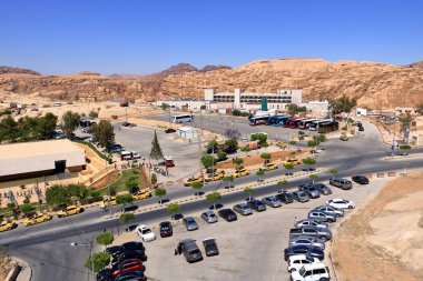 Wadi Musa, Petra Ürdün - 14 Mayıs 2024: Şehir manzarası, atmosfer ve günlük yaşam