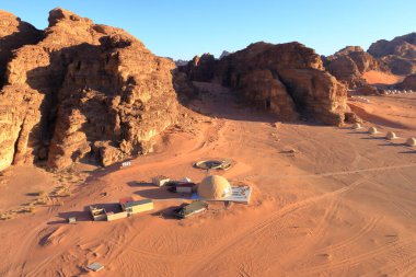 Ürdün 'deki Wadi Rum Çölü' ndeki turizm kampında bir balondan görülmüş.