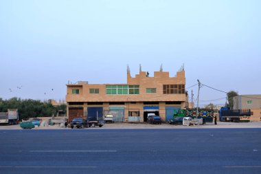 Ürdün, Ortadoğu - 11 Mayıs 2024: Akşamları Ürdün otoyolunun izlenimi