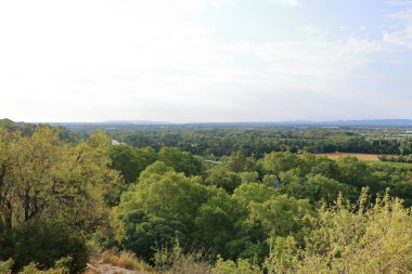 Tepe köyü Les Angles 'tan Avigon, Provence, Fransa manzarası