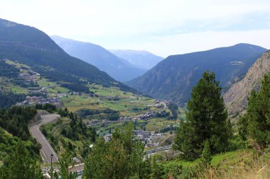 Canillo şehrinin yaz manzarası, Andorra