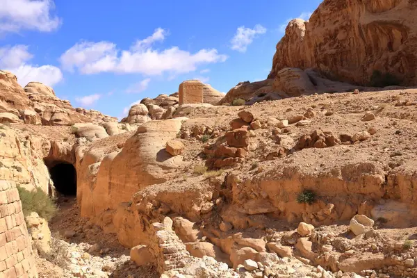 Güzel kırmızı kaya oluşumları, Petra, Jordan