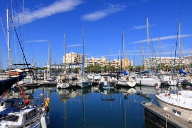 Carnon, Palavas-les-Flots, Montpellier, Fransa - 25 Ağustos 2024: Montpellier yakınlarındaki bir marina.