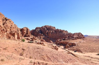 Petra, Ürdün 'den Wadi Musa - 13 Mayıs 2024: Petra' yı ziyaret eden insanlar, Panoramik hava manzarası