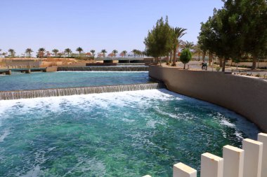 Akabe, Ürdün - 17 Mayıs 2024: Akabe 'ye yakın Ayla bölgesinde binalar