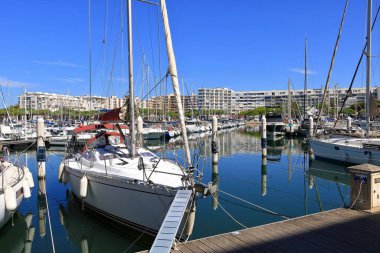 Carnon, Palavas-les-Flots, Montpellier, Fransa - 25 Ağustos 2024: Montpellier yakınlarındaki bir marina.