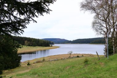 Çek Cumhuriyeti 'ndeki Flaje barajının önündeki manzara ve rezervuar