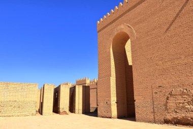 Irak 'taki Babil şehrinin eski duvarları