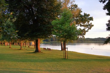 Brandenburg, Almanya 'da Wandlitz Gölü' nde Günbatımı