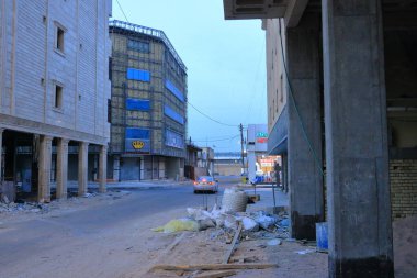 Basra, Irak 'ta Basrah - 10 Kasım 2024: Almaha Oteli yakınlarındaki şehrin sokakları