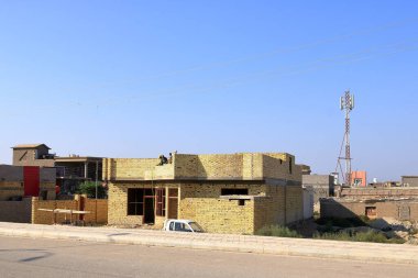 Irak 'ta Chibayish, Chabaish, Nasiriya - 11 Kasım 2024: bataklıktaki tipik küçük bir köy