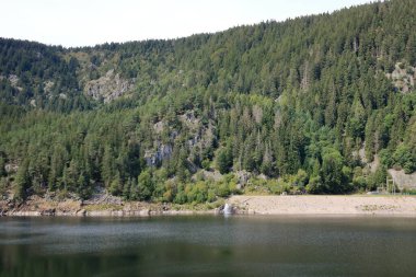 Vosges Lac Noir 'daki kara göl, Fransa' daki Colmar.