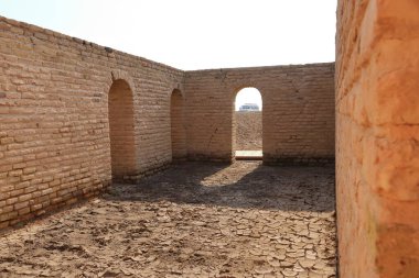 Hz. İbrahim 'in Evi, eski Ur' da, Sümer tapınağında, Irak 'ta Zigguratı restore etti.
