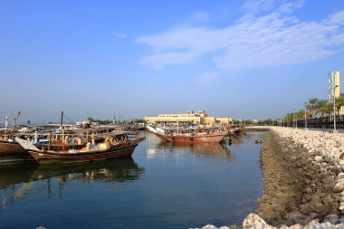 Kuveyt Şehri, Ortadoğu 'da Kuveyt - 09 Kasım 2024: Rıhtımda balıkçı tekneleri