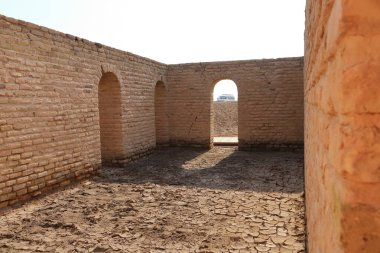 Hz. İbrahim 'in Evi, eski Ur' da, Sümer tapınağında, Irak 'ta Zigguratı restore etti.