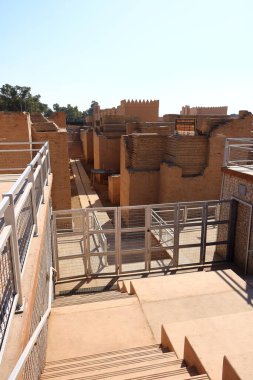 Irak 'ın Babil şehrindeki geçit töreni sokağı.