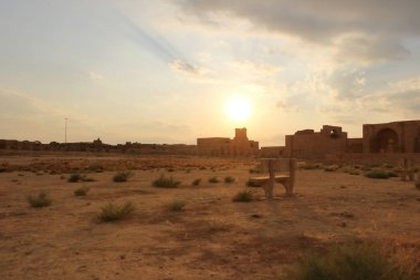 Irak 'ta Hatra, Yukarı Mezopotamya' da antik şehir bugün Doğu Ninova Valiliği 'nde yer almaktadır.