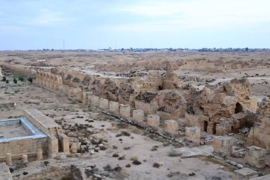 Irak 'ta Hatra, Yukarı Mezopotamya' daki antik kentin çevresindeki bölge bugün Doğu Ninova Valiliği 'nde yer almaktadır.