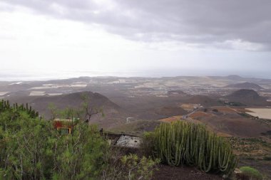 Mirador de La Centinela noktasından İspanya 'nın Kanarya Adaları, Tenerife' nin güney sahiline