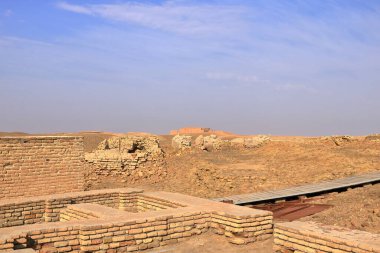 Eski Ur 'daki restore edilmiş ziggurat, Sümer tapınağı, Irak
