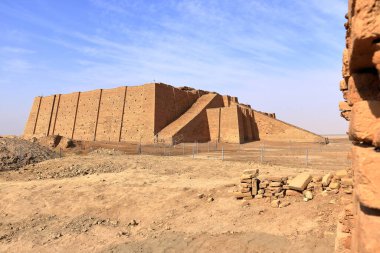 Eski Ur 'daki restore edilmiş ziggurat, Sümer tapınağı, Irak