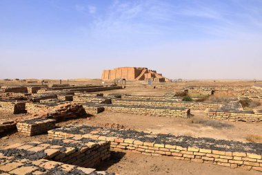 Eski Ur 'daki restore edilmiş ziggurat, Sümer tapınağı, Irak