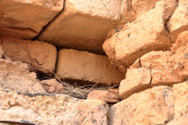 Dub lal Makh Tapınağı 'nın tuğlaları Eski Ur' daki Zigguratın yanında, Sümer tapınağı, Irak