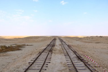 Irak 'ın Uruk kentindeki kazı alanında çalışan arkeologların ekipmanları.