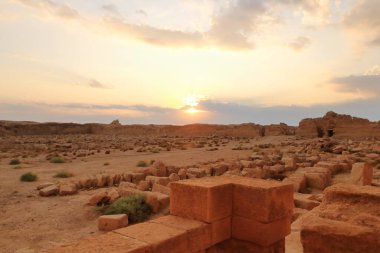 Irak 'ta Hatra, Yukarı Mezopotamya' daki antik kentin çevresindeki bölge bugün Doğu Ninova Valiliği 'nde yer almaktadır.