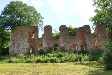 Mecklenburg-Vorpommern 'deki Putzar şatosu harabesi, Almanya, Avrupa