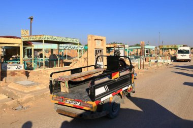 Necef, Nadscu Irak 'ta - 13 Kasım 2024: Wadi-us-Salaam Müslüman mezarlığı, dünyanın en büyüğü