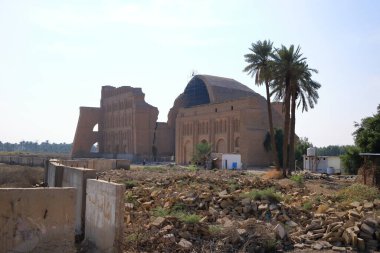 Irak Kontesi - 14 Kasım 2024: Ktesifon Sarayı veya Tak-i Kisra - Taq Kasra, Ctesiphon veya Salman Pak 'taki insanlar Bağdat' ın 35 kilometre güneydoğusunda yer alan antik bir şehirdir.