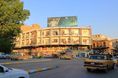 Bağdat, Irak 'ta Bağdat - 15 Kasım 2024: Her gün sokaklardaki arabalar, Rashid Caddesi ve Al-Meydan Meydanı yakınlarındaki konum