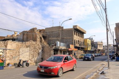 Musul, Irak Mussolosu - 17 Kasım 2024: Musul kentinde trafik ve sokak yaşamı